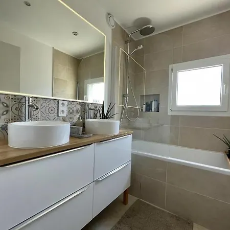 Apartment Apartments *